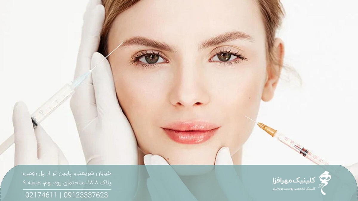 صورت دختر جوان که یک سرنگ کنار ابروی او و یک سرنگ کنار گونه او نگه داشته شده است