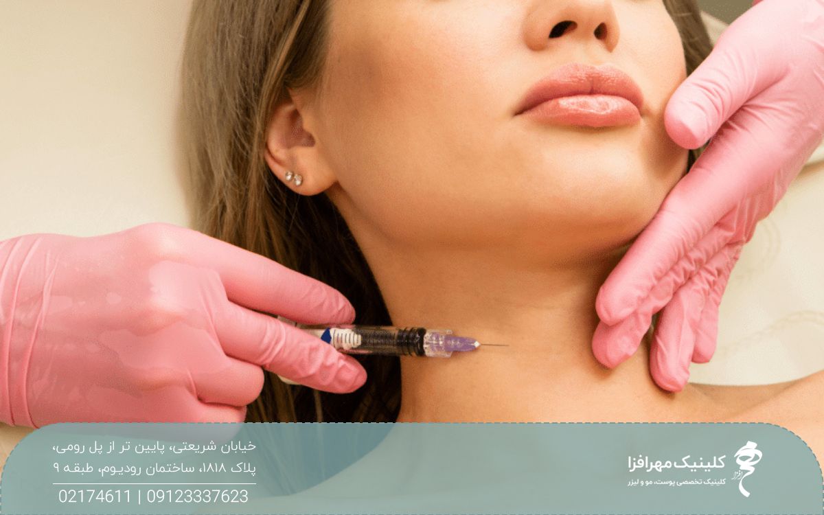 گردن دختر در حالی که پزشک یک سرنگ کنار گردن او نگه داشته است